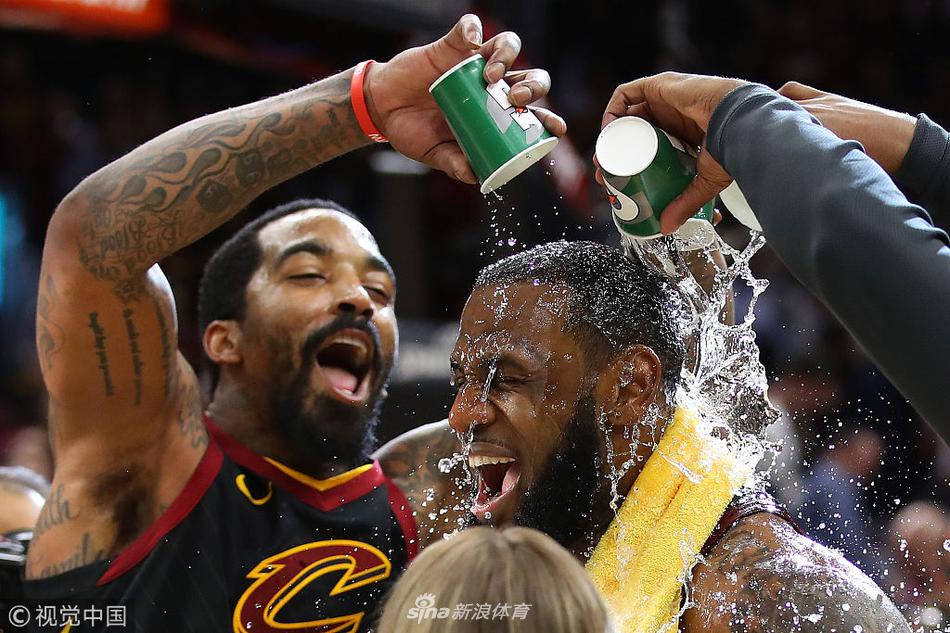 给詹姆斯点个赞！