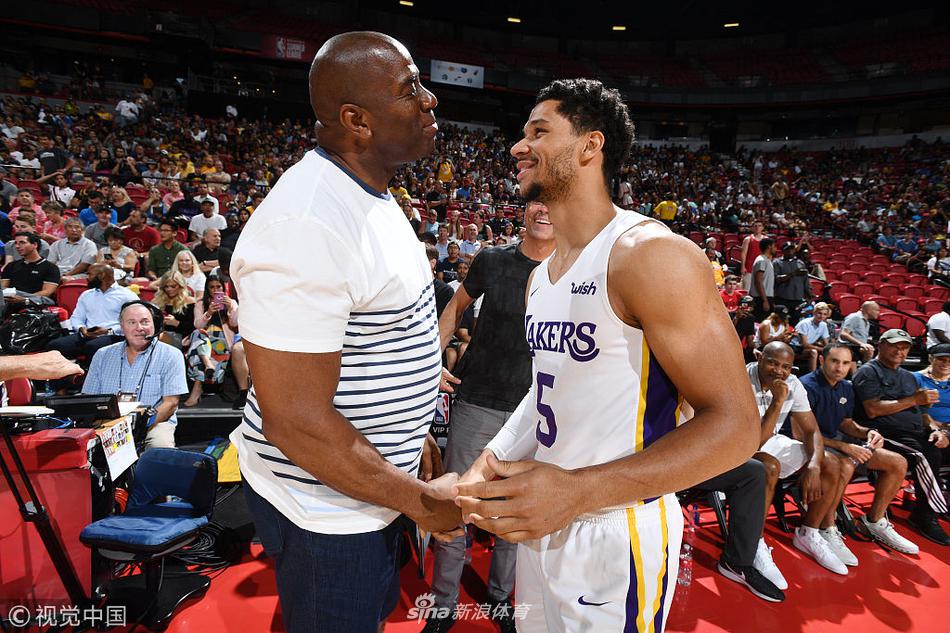 魔术师约翰逊领衔观战