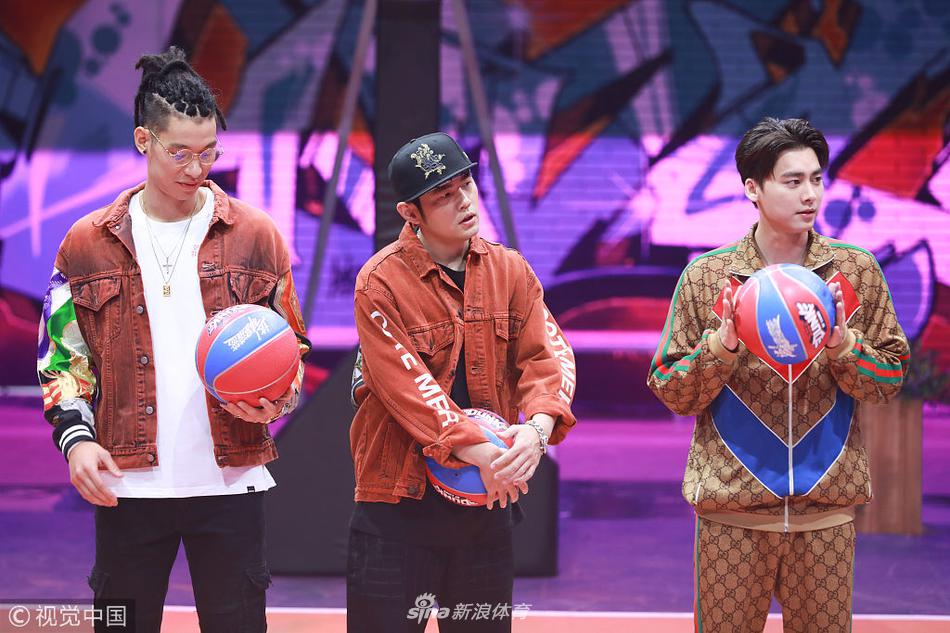 林书豪携手周杰伦李易峰出席综艺节目