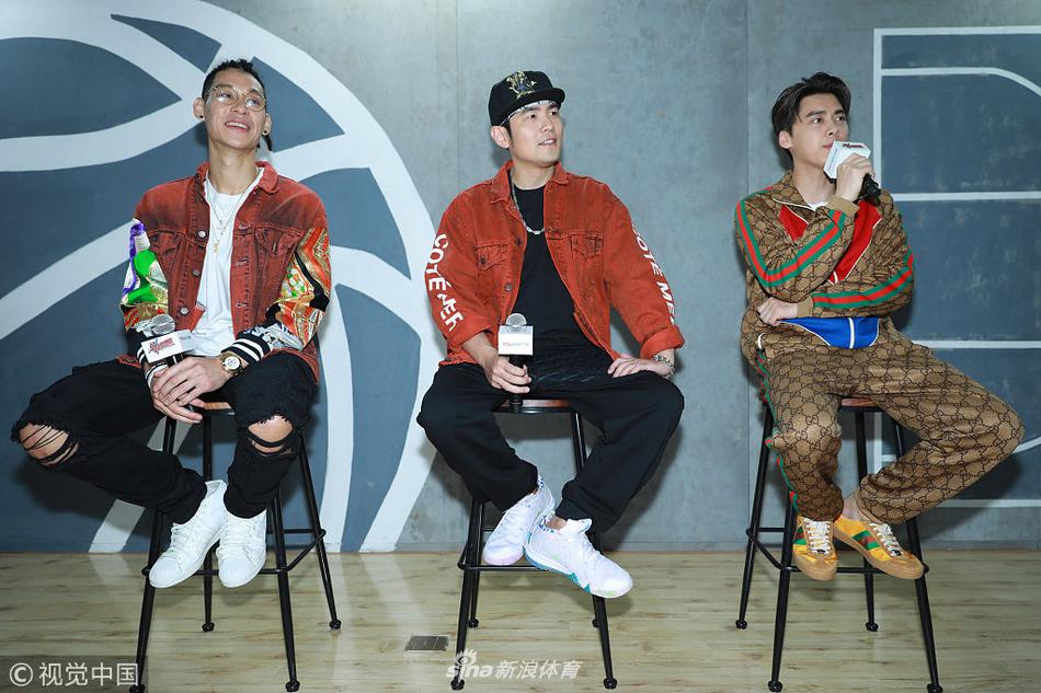 林书豪携手周杰伦李易峰出席综艺节目