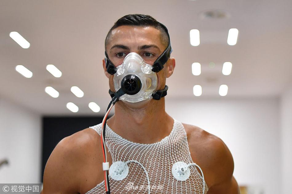 C罗酷似大反派贝恩