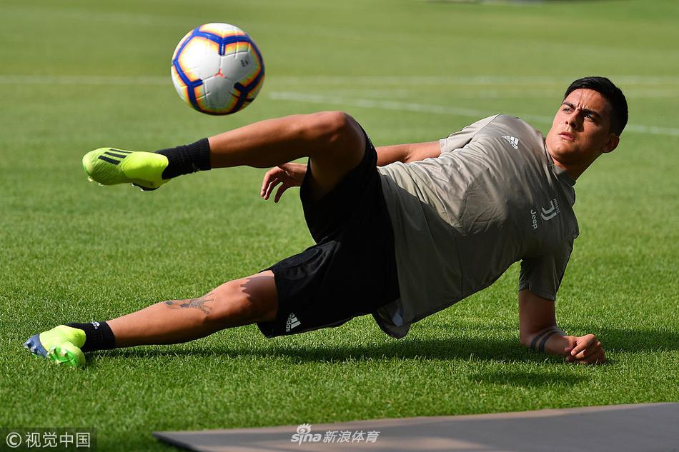 迪巴拉训练控球