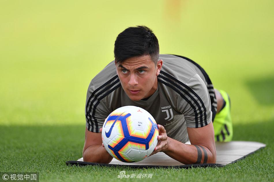 迪巴拉苦练核心力量