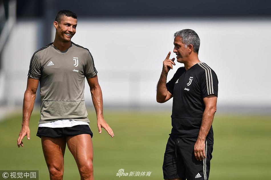 关爱留守球员！C罗高温下训练秀脚法