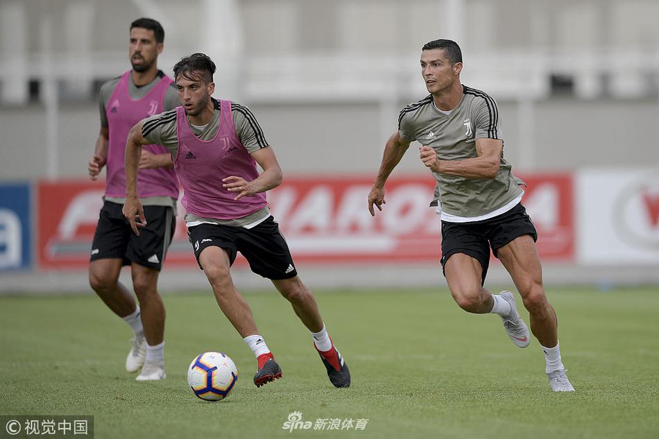 尤文图斯训练备战 C罗对自己狠一点