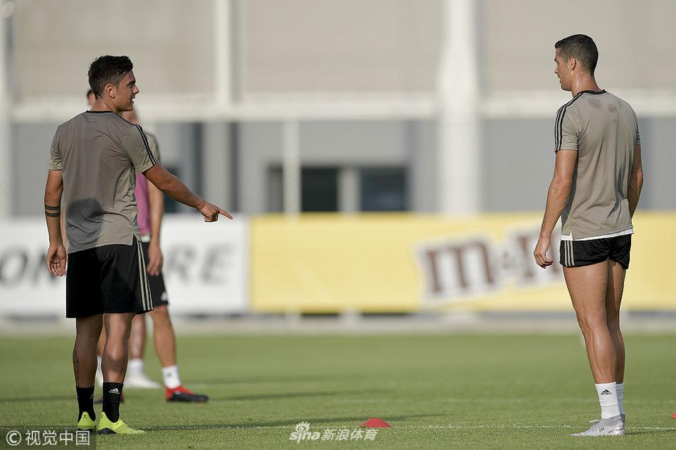 尤文图斯训练备战 C罗对自己狠一点