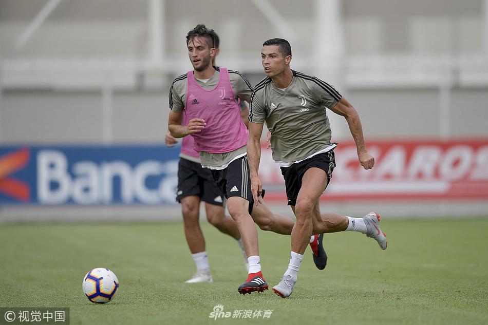 尤文图斯训练备战 C罗对自己狠一点
