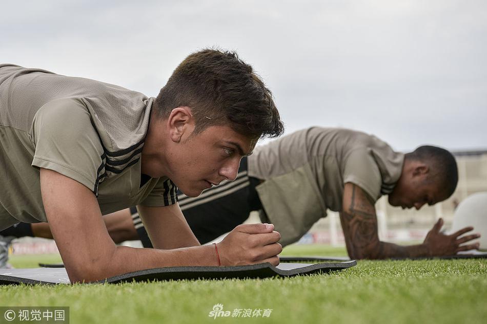 尤文图斯训练备战 C罗对自己狠一点