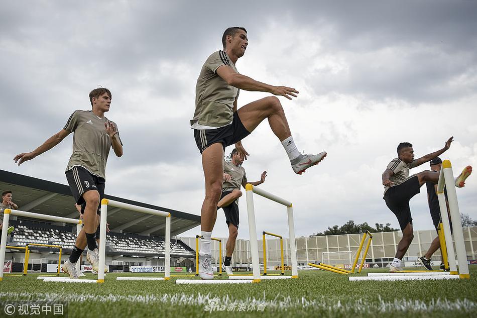 尤文图斯训练备战 C罗对自己狠一点