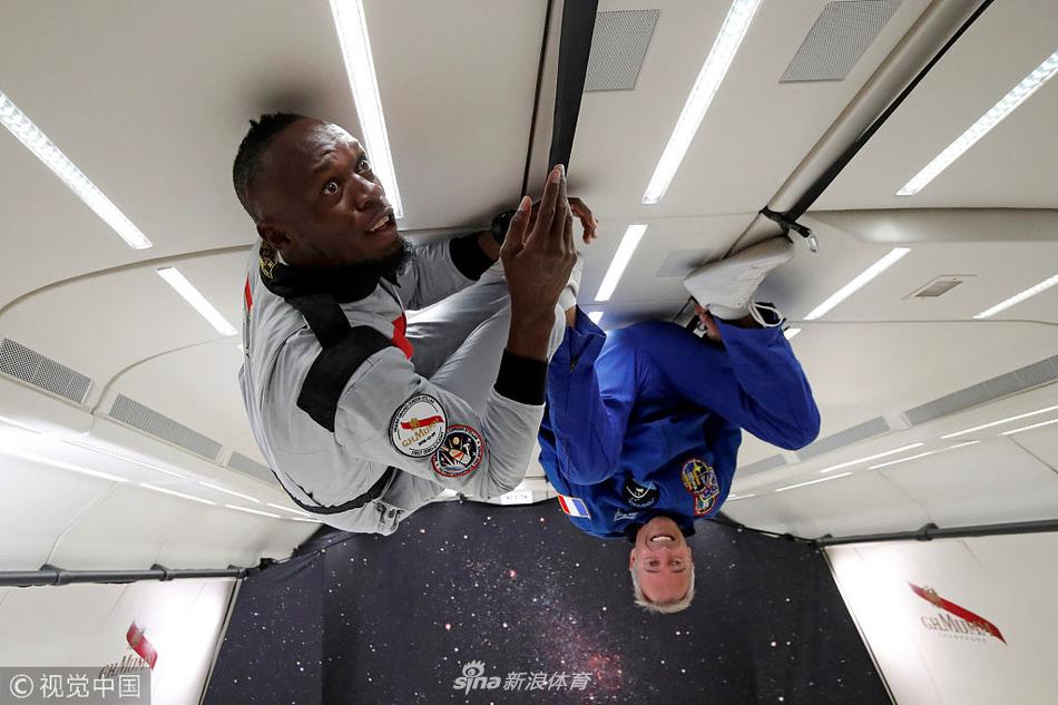 博尔特体验零重力空间 与工作人员赛跑飘上天
