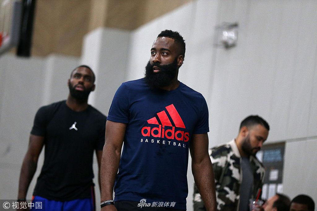 哈登现身训练营