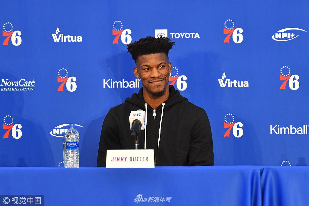 巴特勒正式亮相76人队 身穿23号球衣