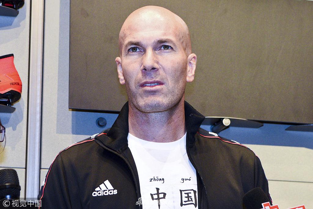 齐达内空降上海捞金 穿“中国”T恤受球迷热捧