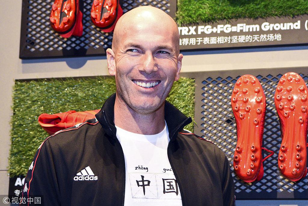 齐达内空降上海捞金 穿“中国”T恤受球迷热捧