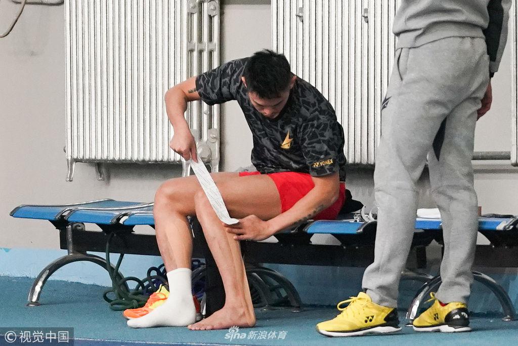 林丹自我加练到田径队跑圈