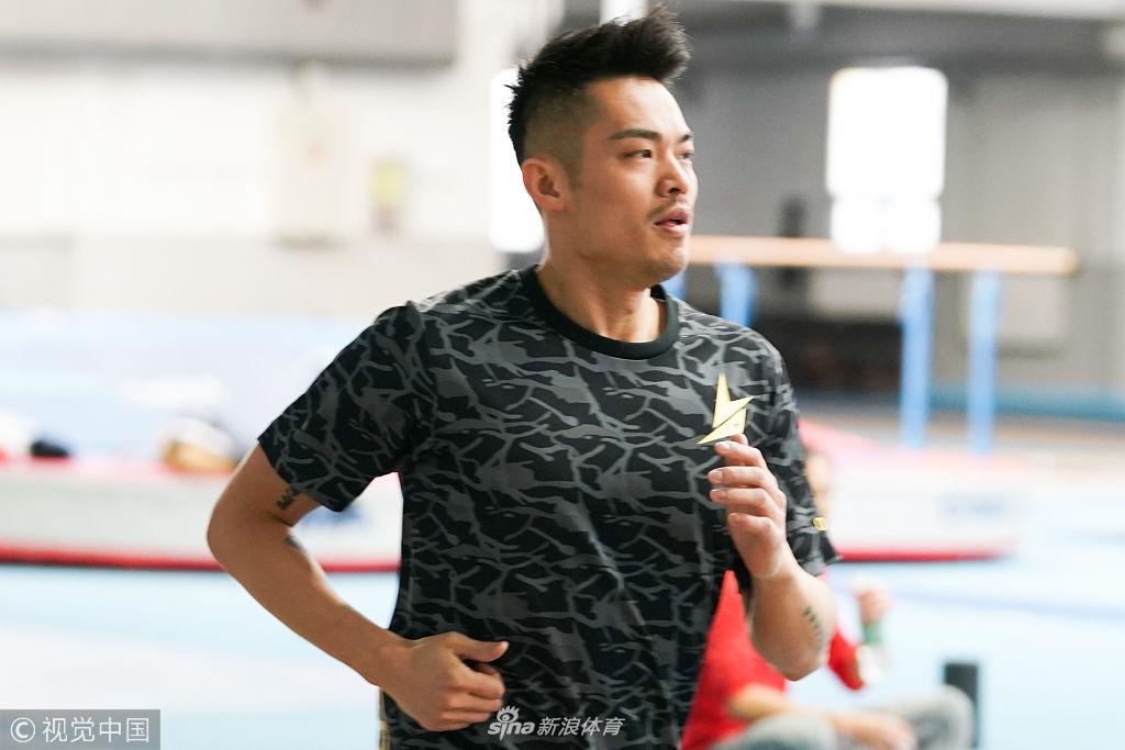 林丹自我加练到田径队跑圈