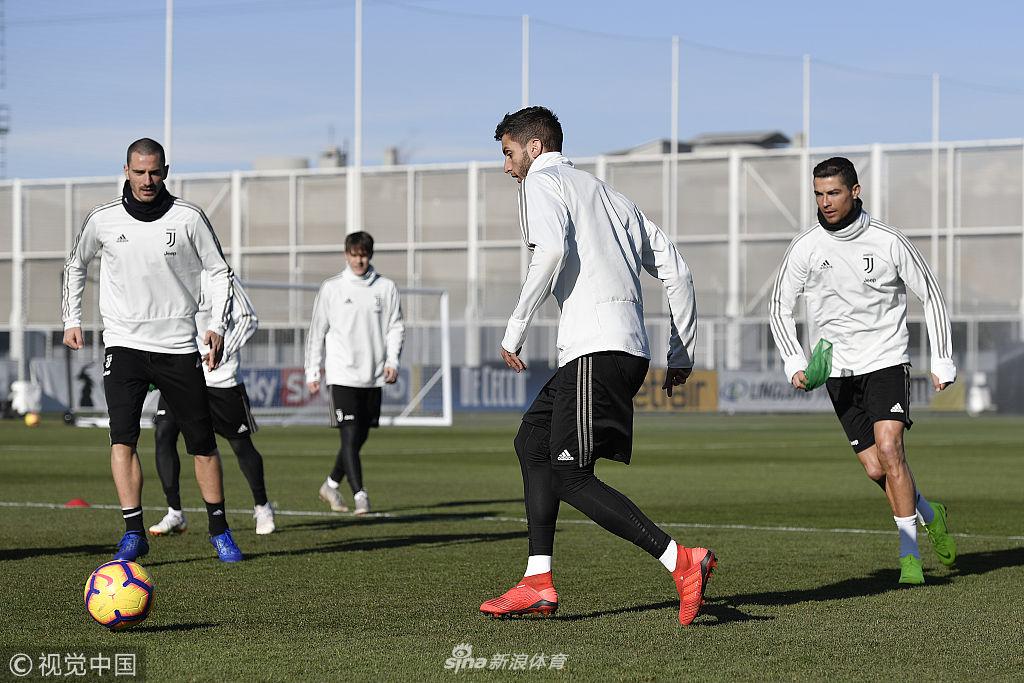尤文训练备战意大利杯 C罗全力以赴