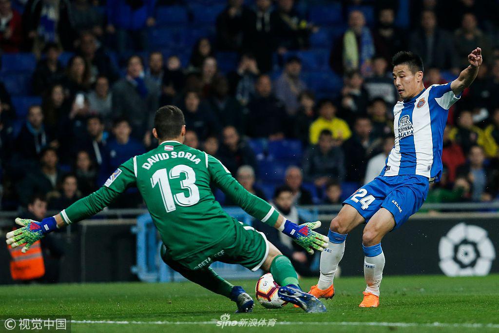 武磊重回首发错过单刀