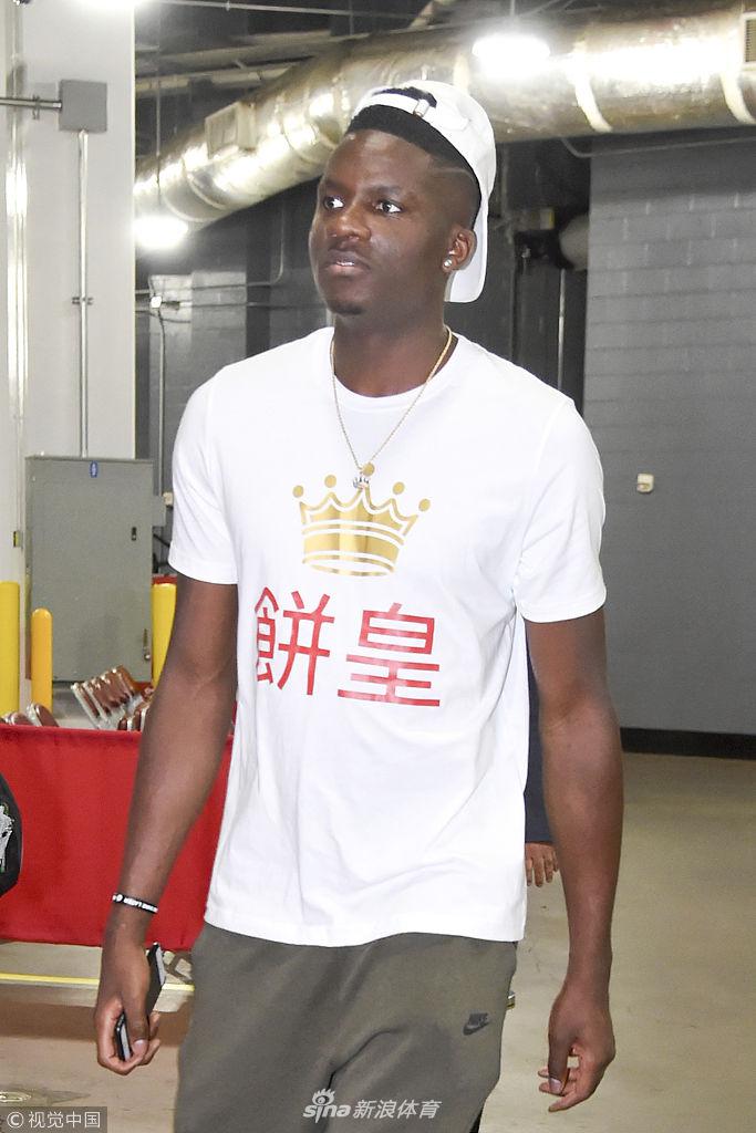 饼皇引领火箭森林狼群星进场