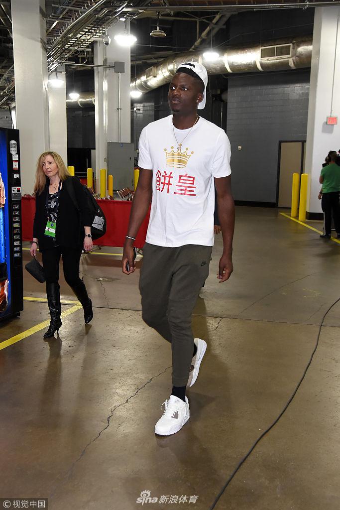 饼皇引领火箭森林狼群星进场