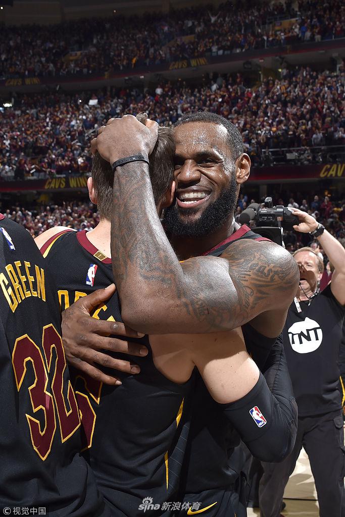 詹姆斯感谢队友