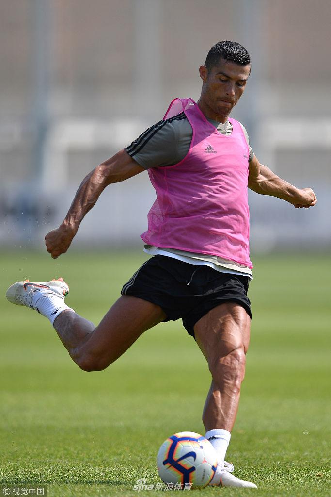 关爱留守球员！C罗高温下训练秀脚法