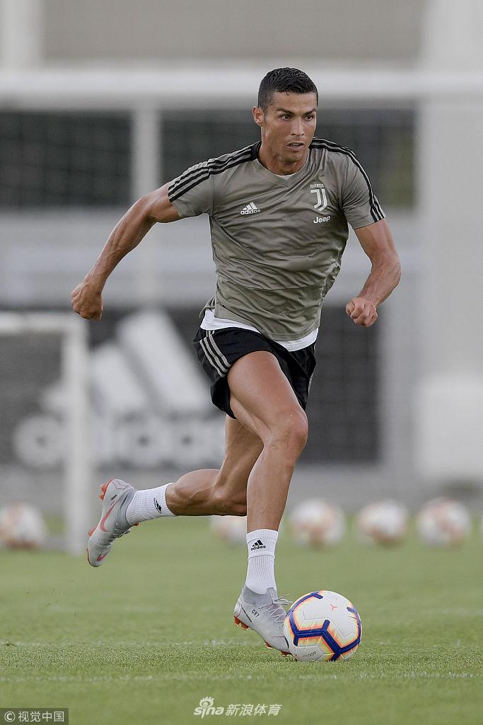 尤文图斯训练备战 C罗对自己狠一点