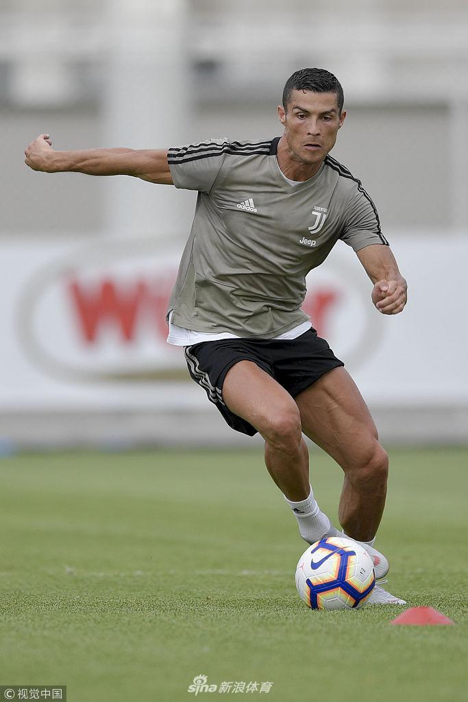 尤文图斯训练备战 C罗对自己狠一点