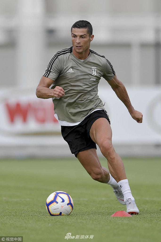 尤文图斯训练备战 C罗对自己狠一点