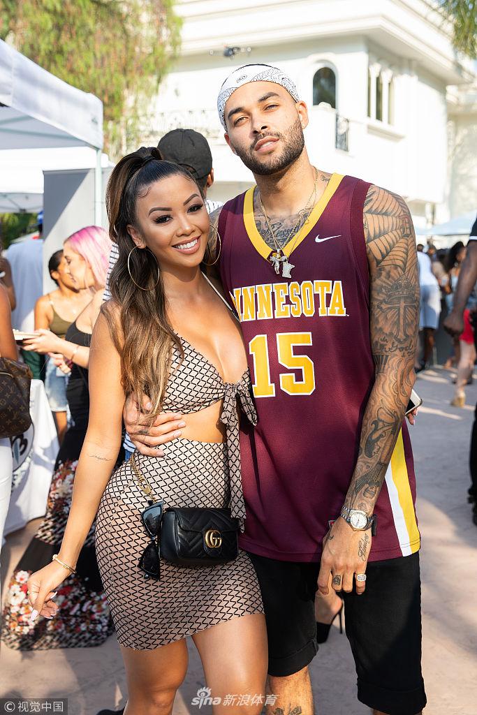 杜兰特捧场老队友派对 大胸妹子云集