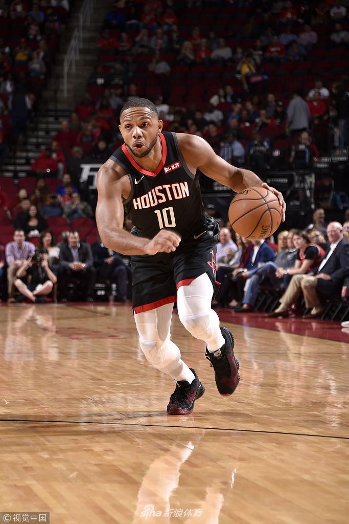 戈登带球寻找机会