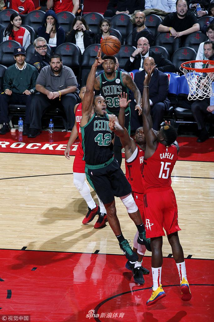 霍福德篮下强攻