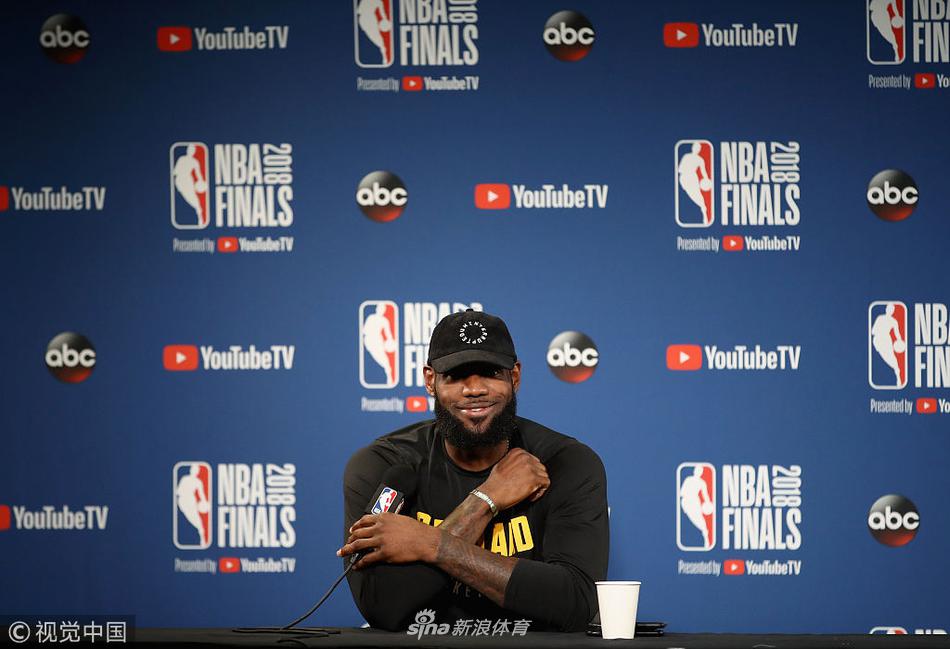 詹皇参加发布会