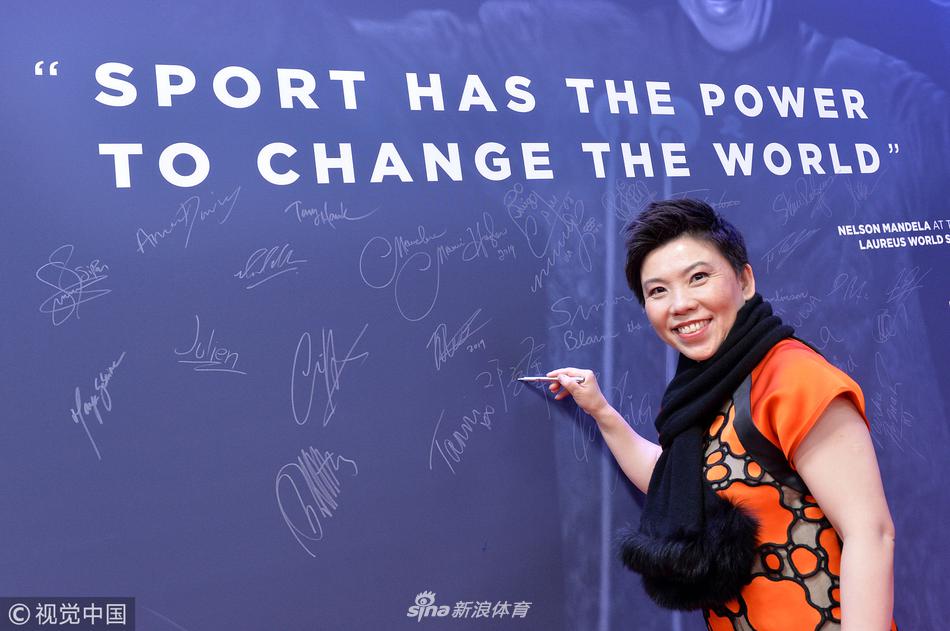 邓亚萍、菲戈领衔众星亮相红毯