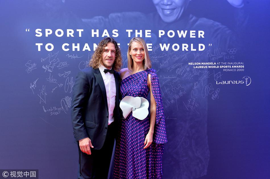 邓亚萍、菲戈领衔众星亮相红毯