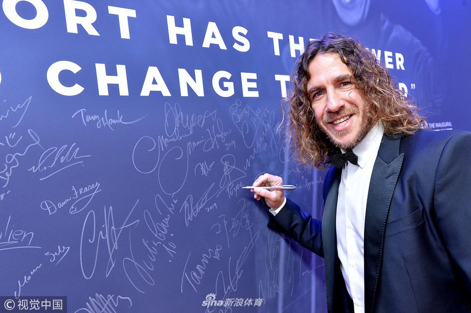 邓亚萍、菲戈领衔众星亮相红毯