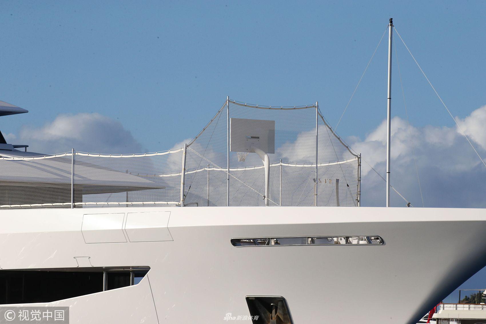 乔丹携小美女度假不忘老本行 游艇上安装篮球架