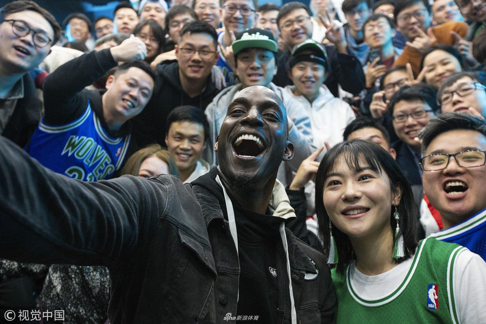 加内特现身上海 狼王球迷齐欢聚