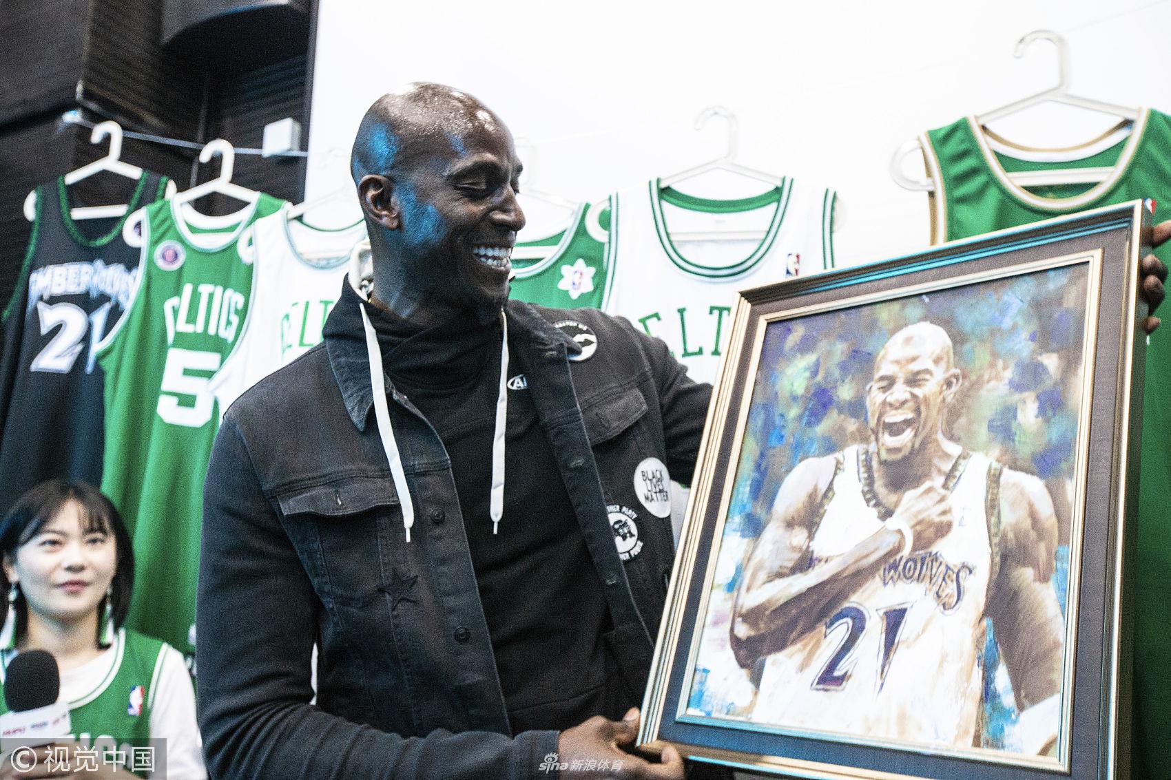 加内特现身上海 狼王球迷齐欢聚