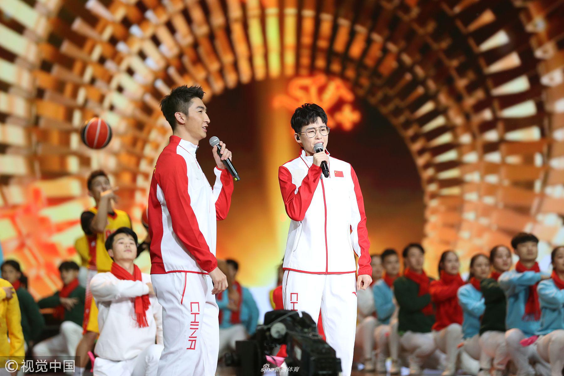 武大靖邹市明等亮相元旦晚会彩排