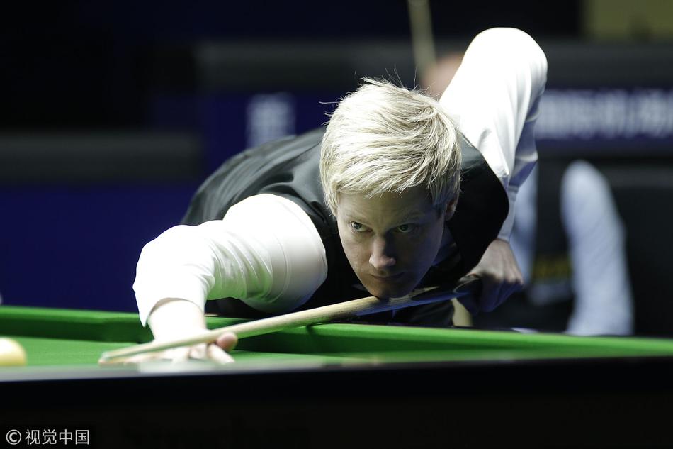 斯诺克中国赛半决赛：卢卡-布雷塞尔Vs尼尔-罗伯逊