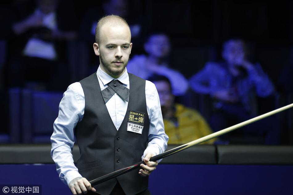 斯诺克中国赛半决赛：卢卡-布雷塞尔Vs尼尔-罗伯逊