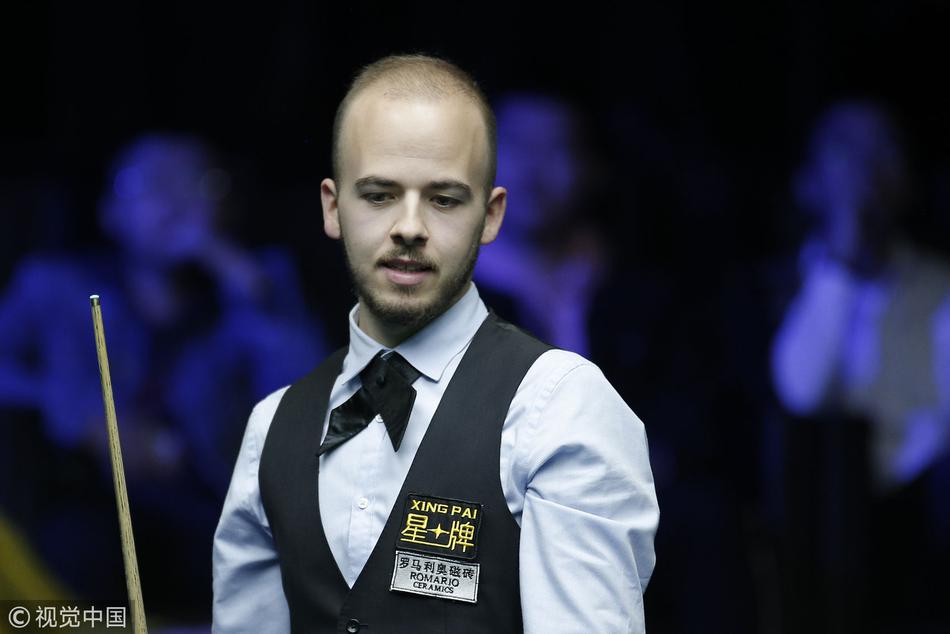 斯诺克中国赛半决赛：卢卡-布雷塞尔Vs尼尔-罗伯逊