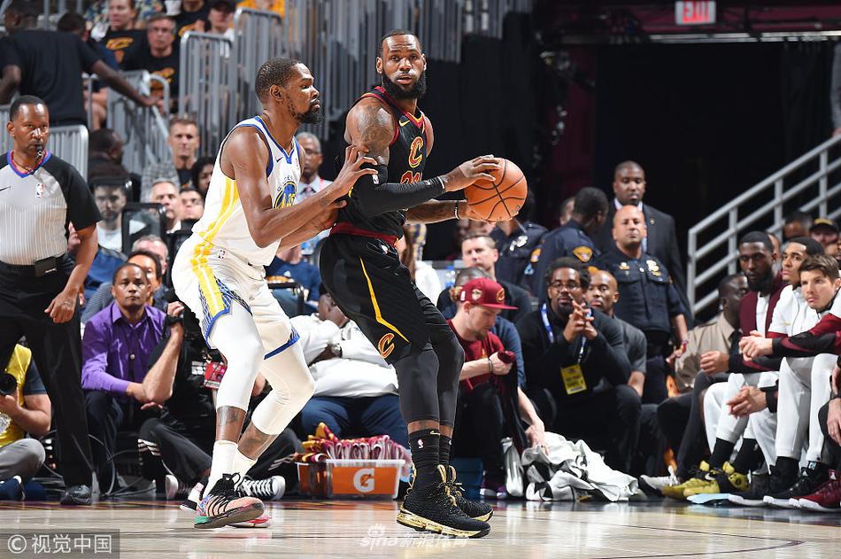 詹姆斯杜兰特对峙