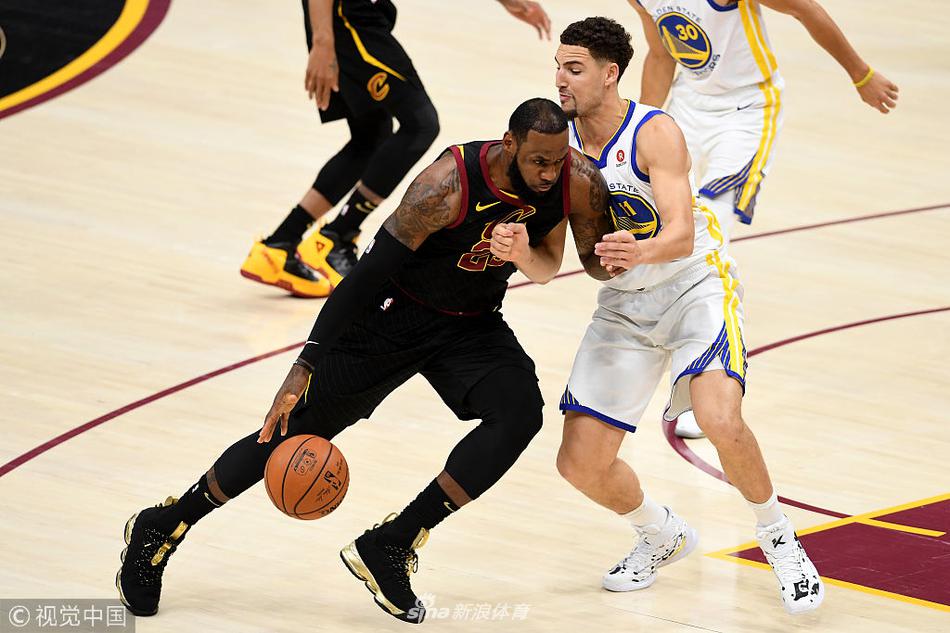 詹姆斯强攻汤神