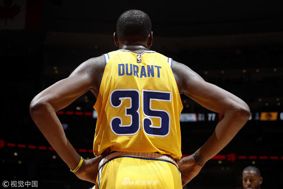 杜兰特在比赛中