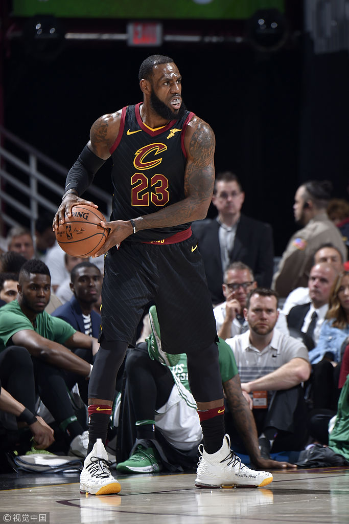 詹姆斯寻找队友