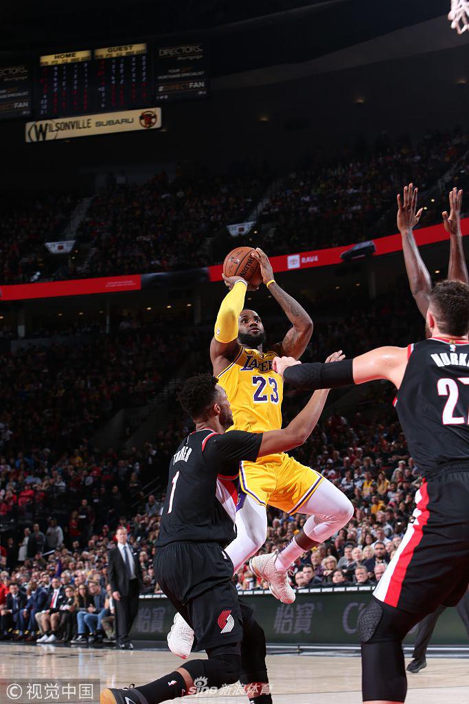 詹姆斯骑马射箭