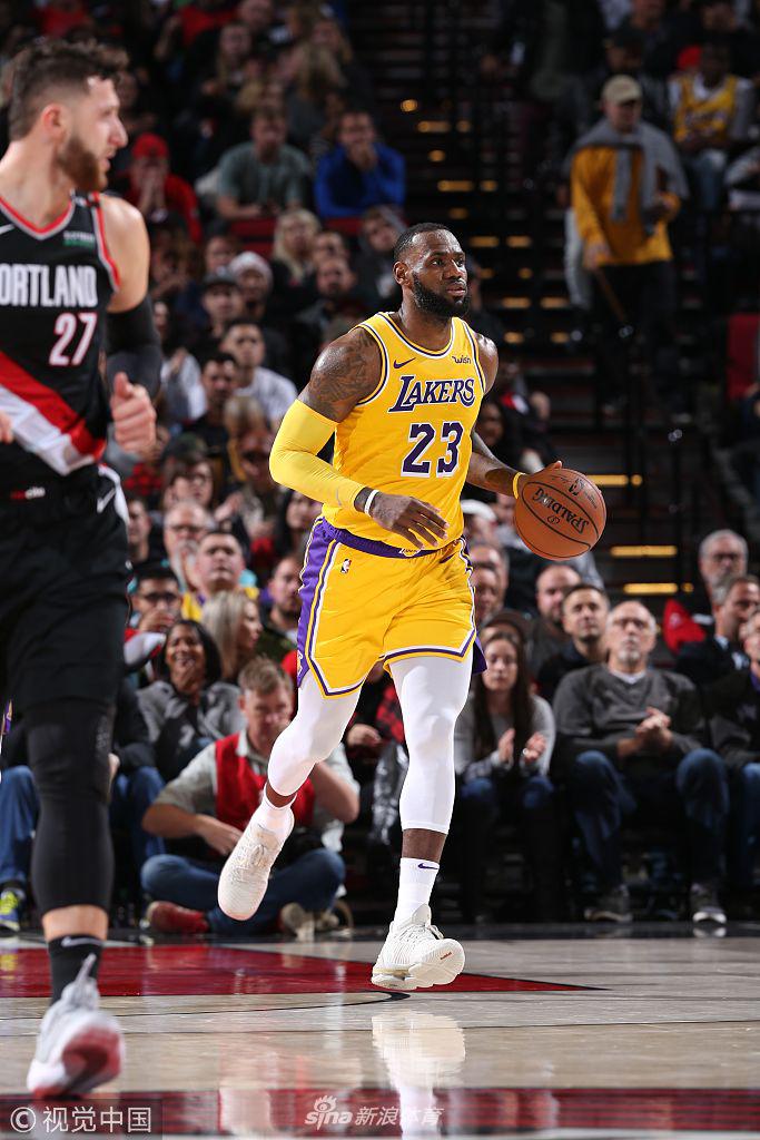 詹姆斯持球推进