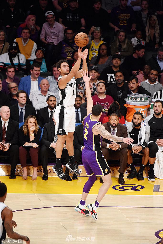 福布斯边线出手